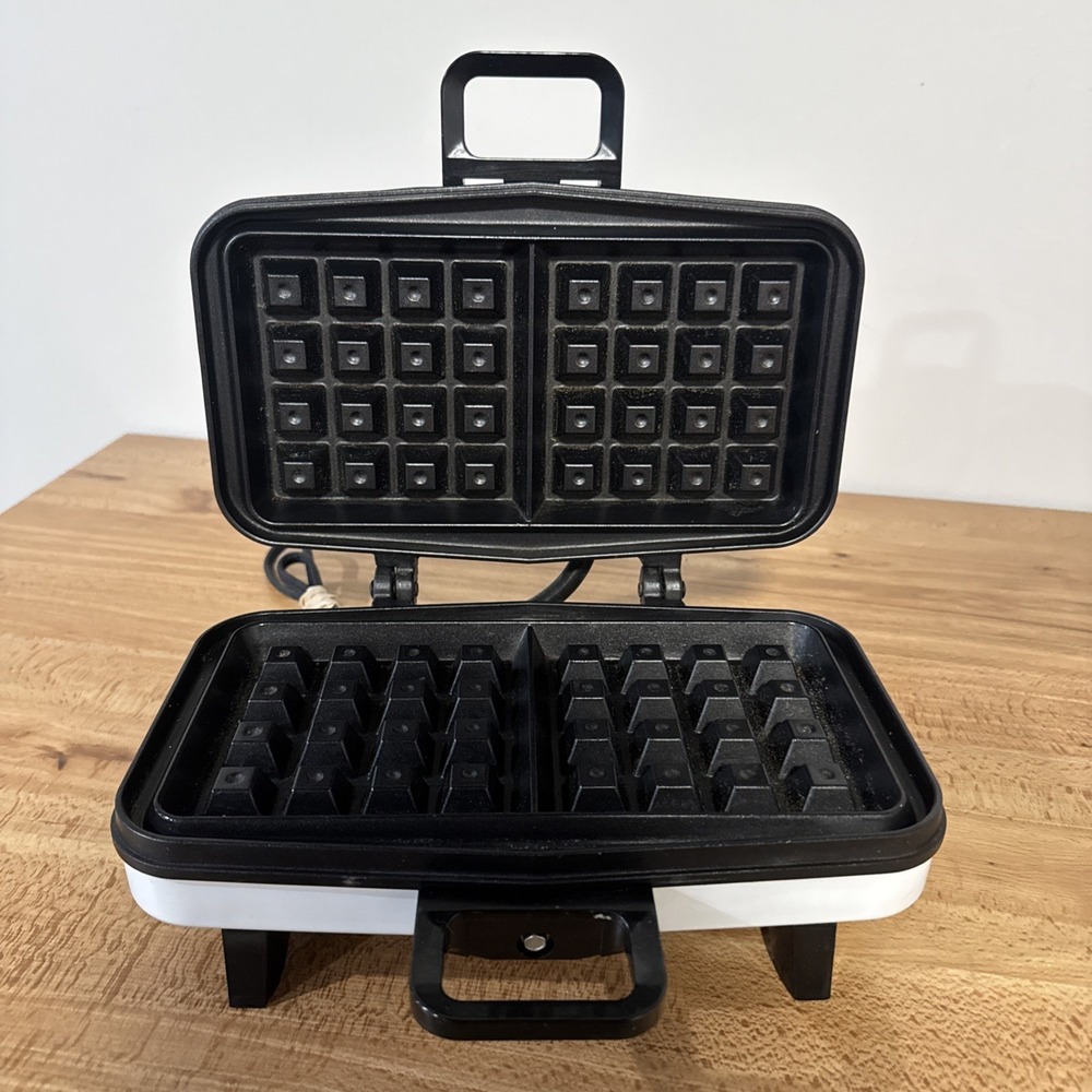 Vintage Vitantonio Belgian Waffler Model 550 Waffle Maker Iron White 900W - Picture 3 of 8